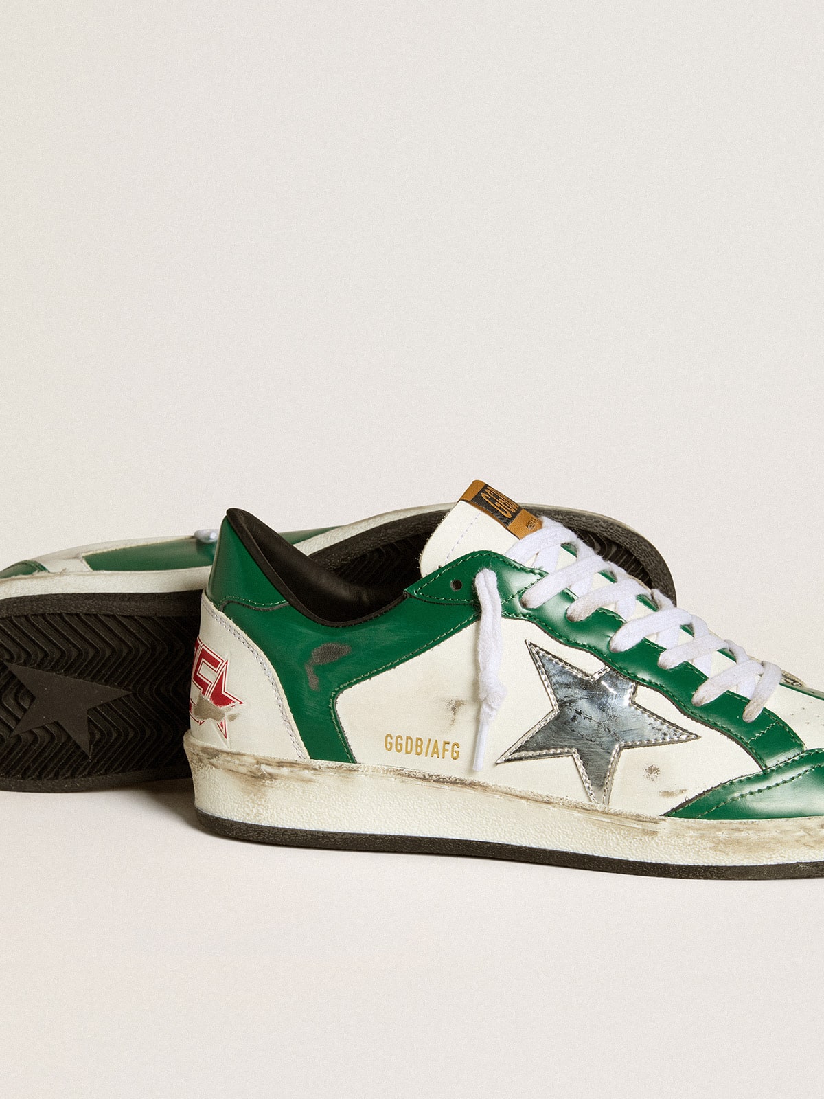 Golden Goose - Ball Star LAB für Damen aus grünem und weißem Leder mit silbernem Stern. in 
