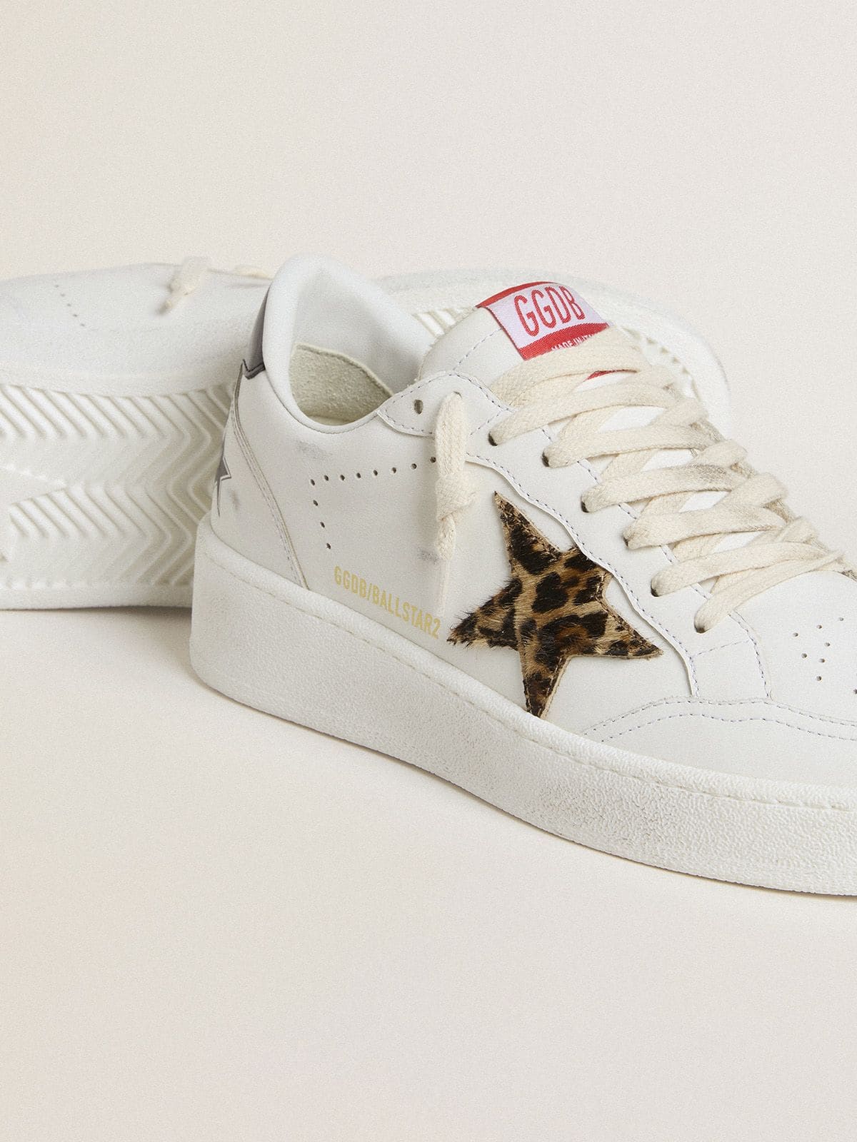 Golden Goose - Ball Star con estrella de piel efecto potro leopardo y refuerzo del talón de piel laminada negra in 
