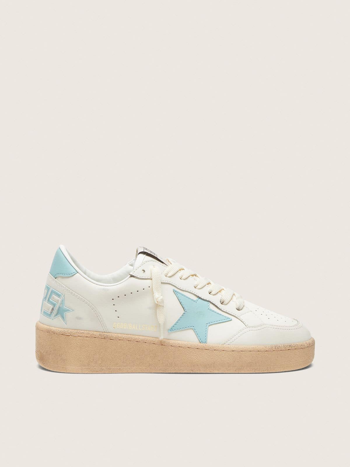 Golden Goose - Ball Star Damen aus wei&szlig;em Leder mit hellblauem Stern in 