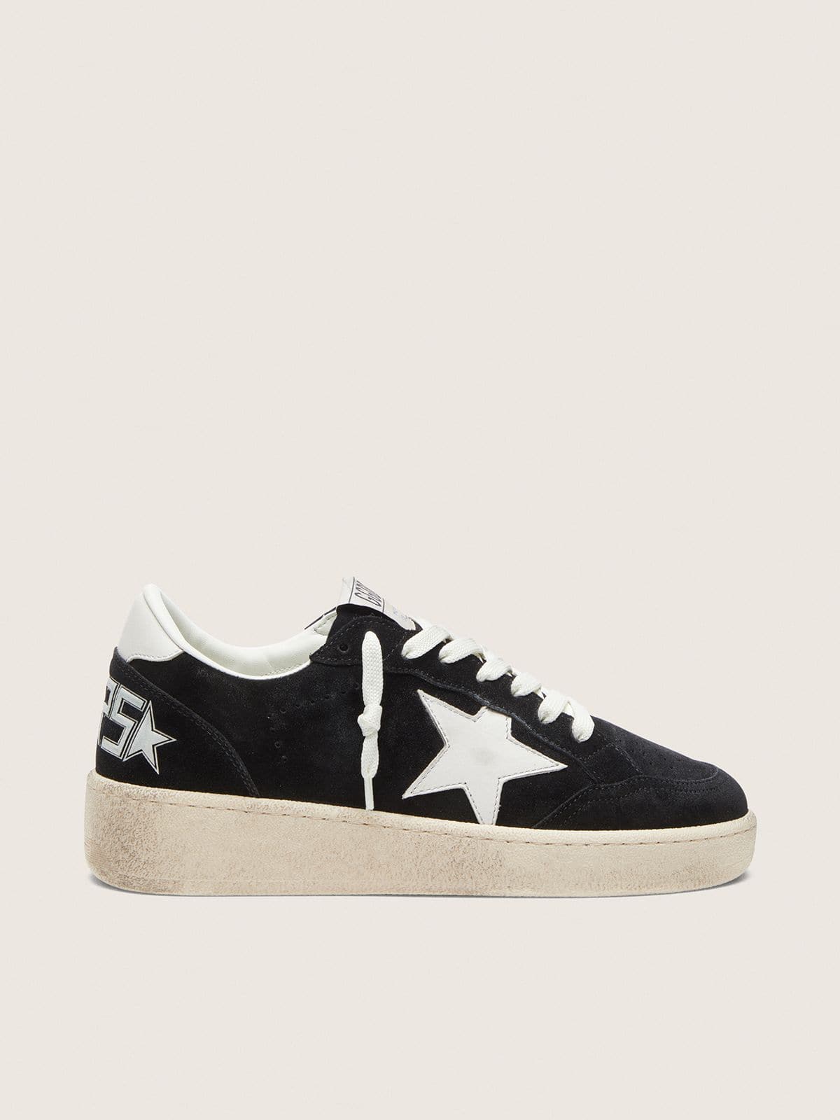 Golden Goose Ball Star Damen aus schwarzem Rauleder mit wei&szlig;em Stern Ball Star white woman