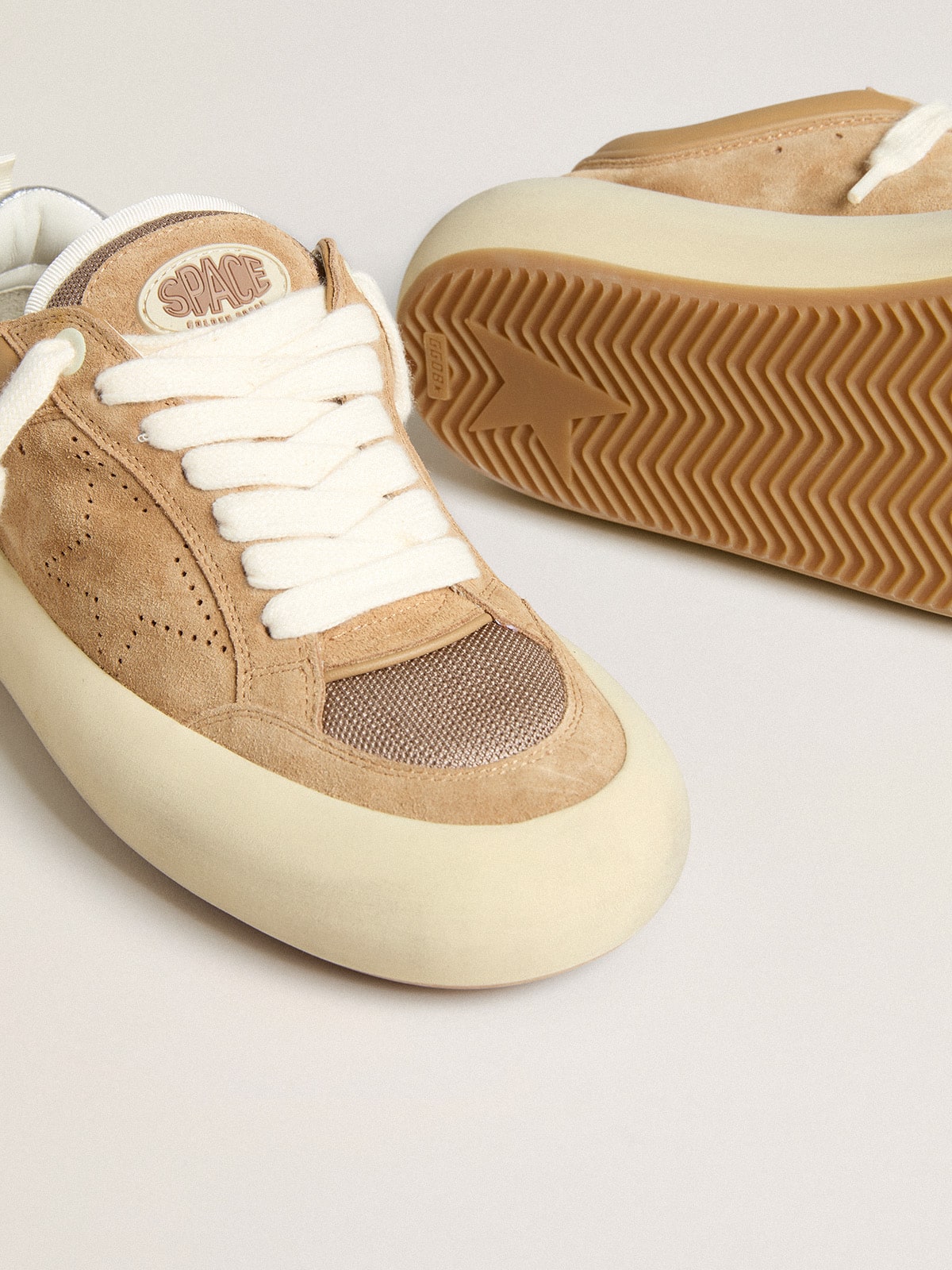 Golden Goose - Space-Star Cube Donna in suede tabacco con stella traforata in 