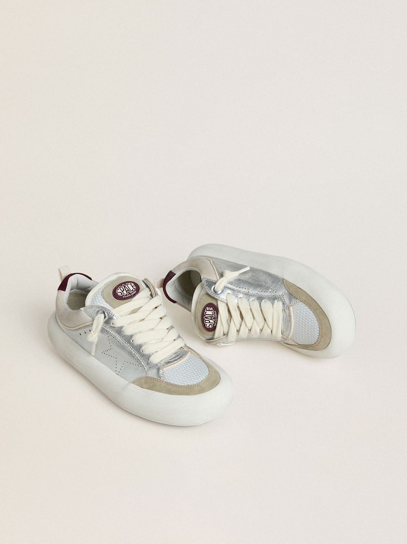 Golden Goose - Space-Star Cube Donna in pelle color ghiaccio e argento con talloncino bordeaux in 