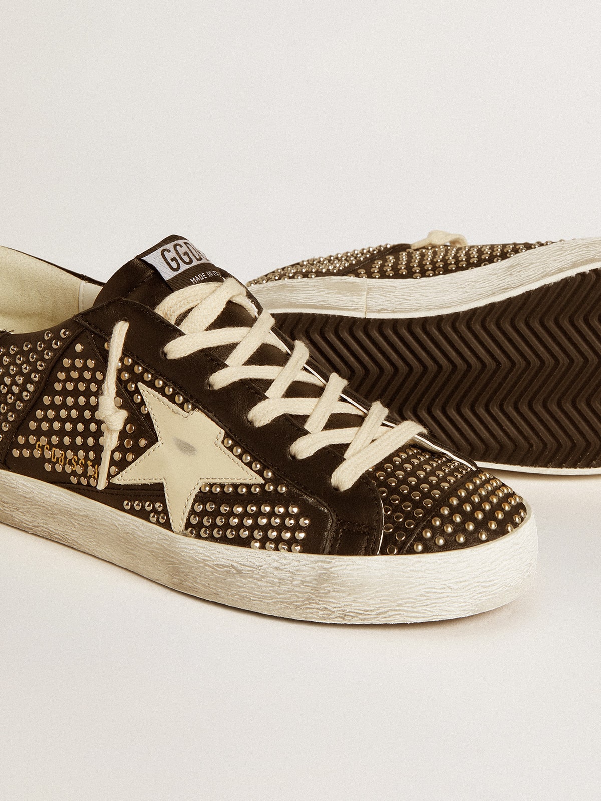 Golden Goose - Super-Star de mujer de napa negra con tachas y estrella de piel blanca in 