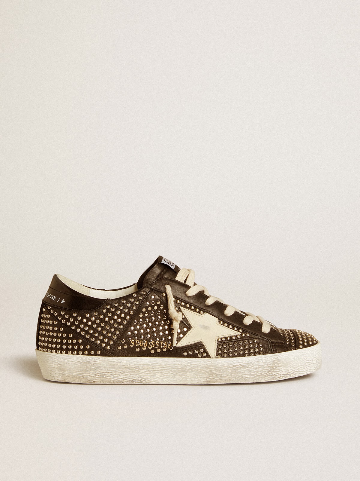 Golden Goose - Super-Star de mujer de napa negra con tachas y estrella de piel blanca in 