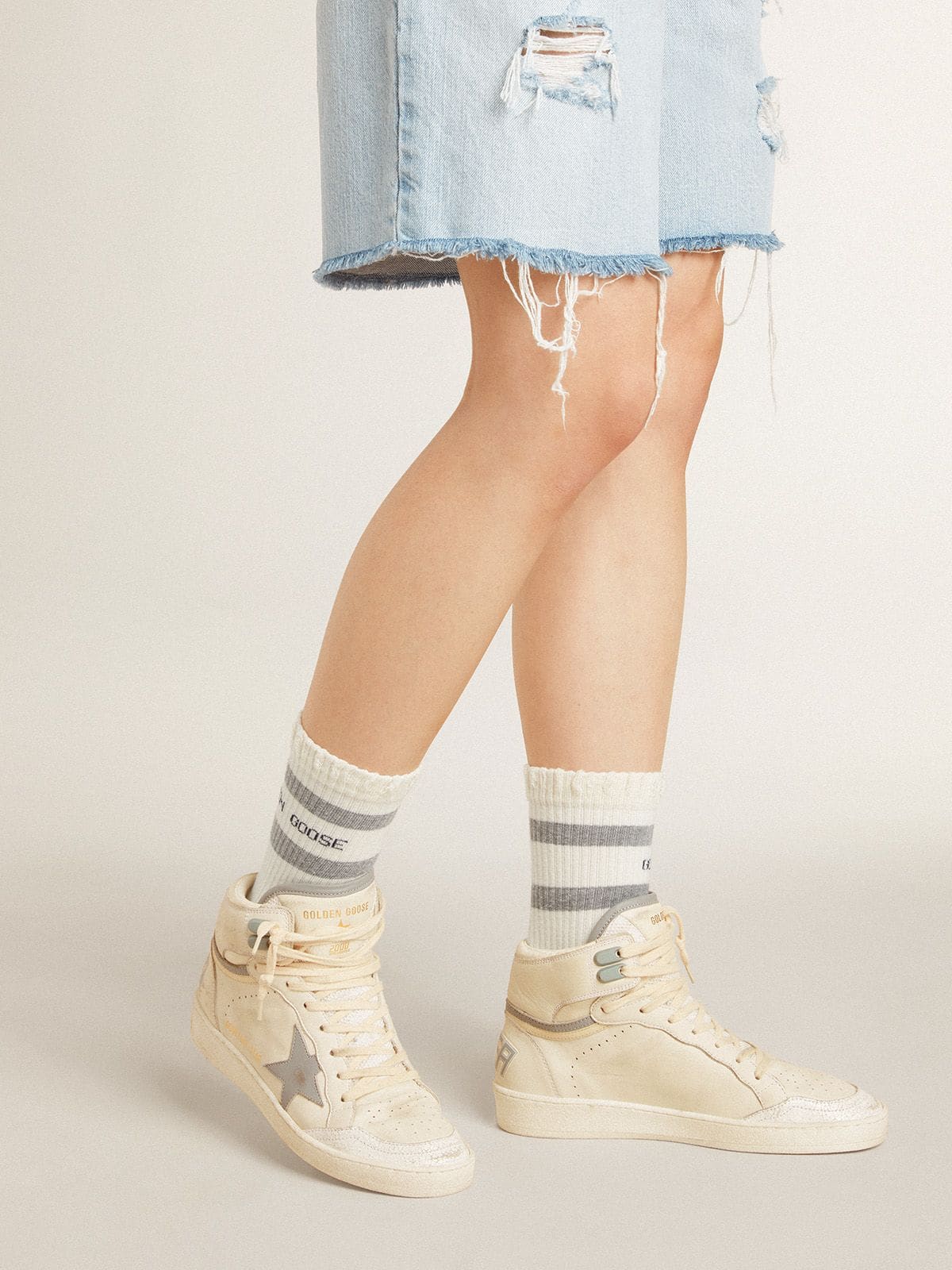 Golden Goose - Sky-Star Donna in pelle con stella in pelle azzurra e talloncino bianco in 