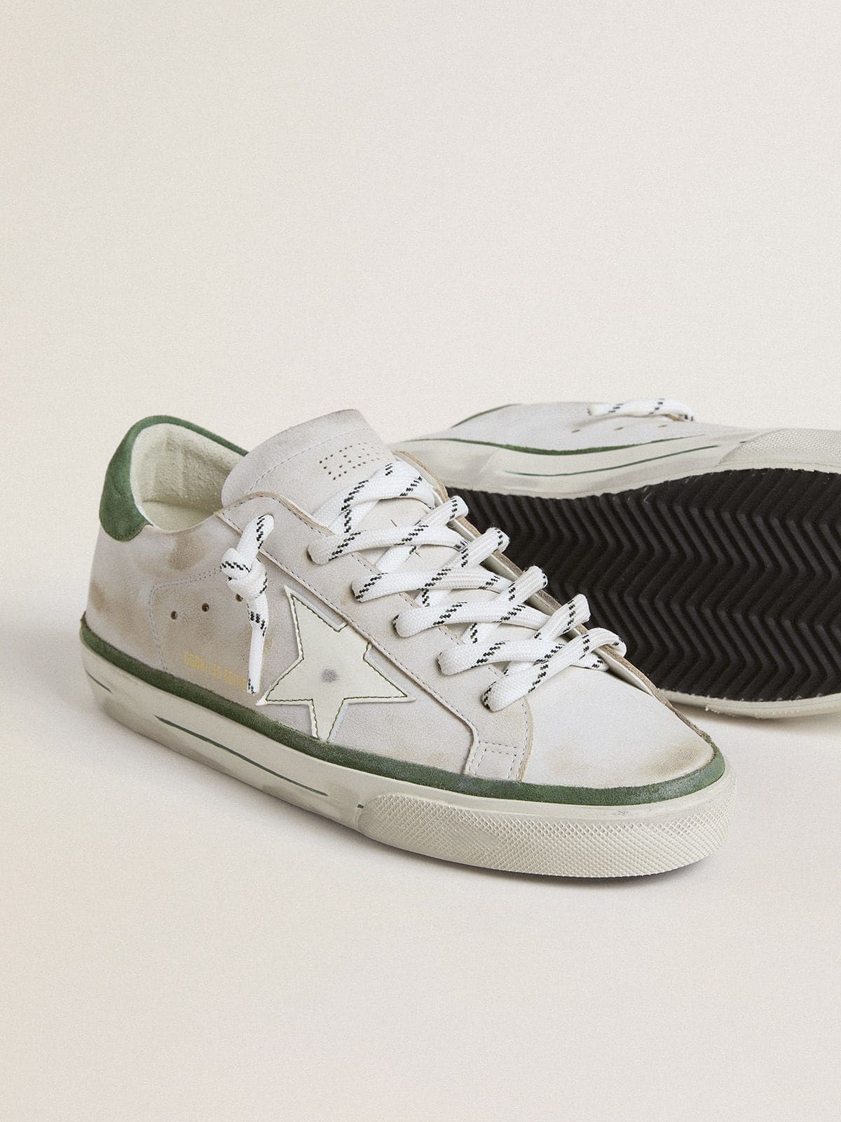 Golden Goose - Super-Star LTD Damen mit weißem Lederstern und grünem Rauleder an der Ferse in 