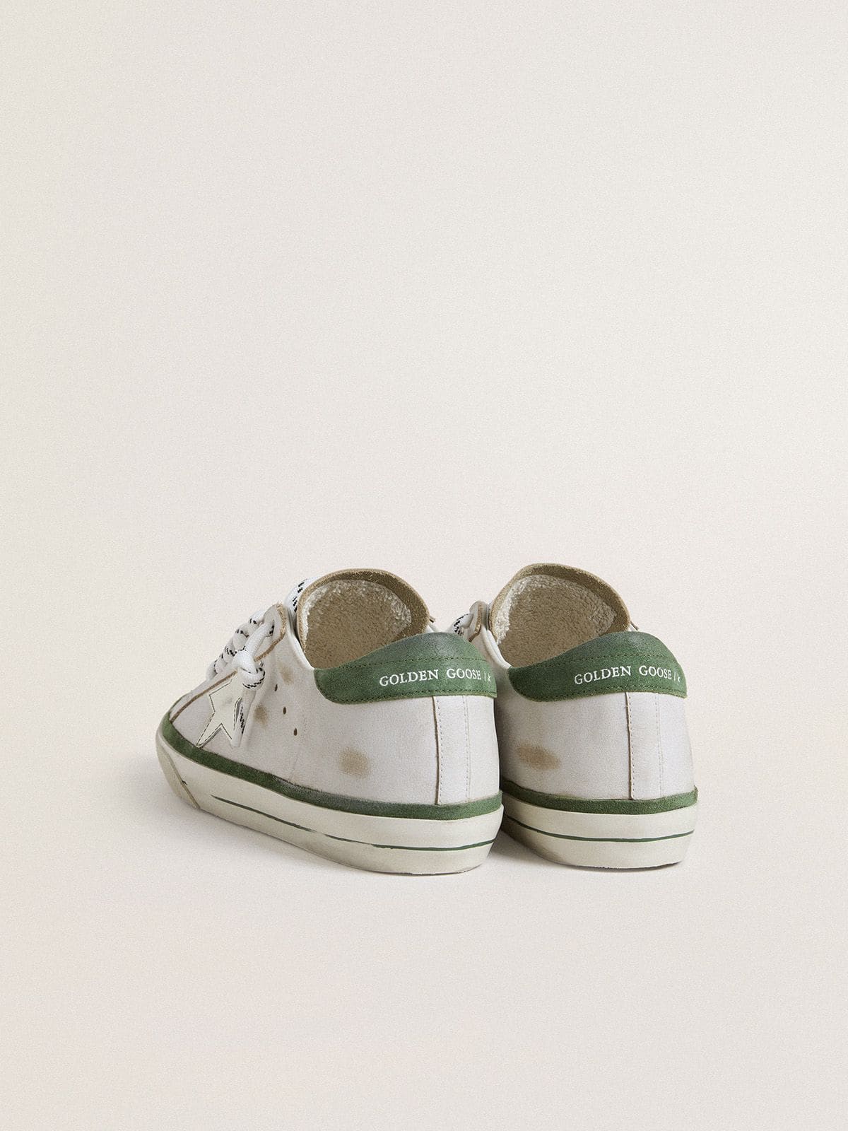 スニーカー Golden Goose White Leather Sneakers With Green Suede Heel Super-Star in white leather with ice-gray suede star and