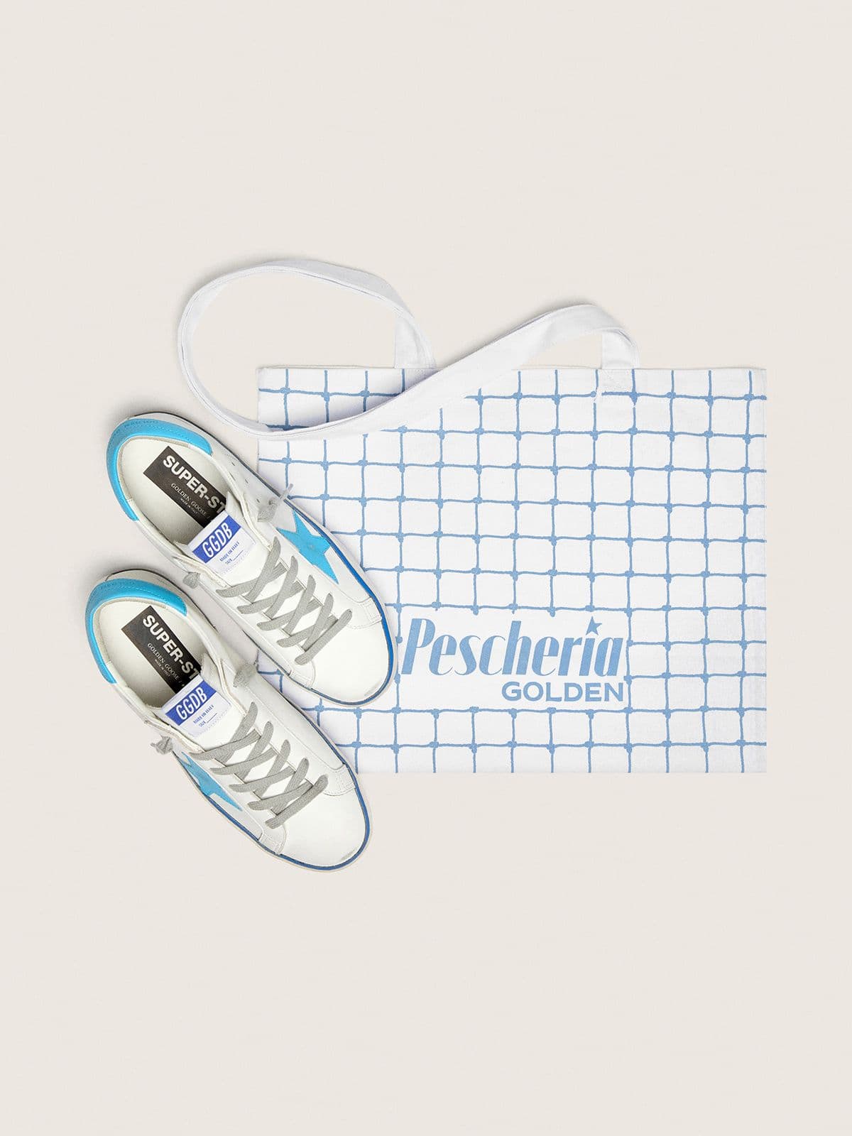 Golden Goose - Super-Star 限定版 レディース レザー（ホワイト） レザースター＆ヒールタブ（ライトブルー） in 