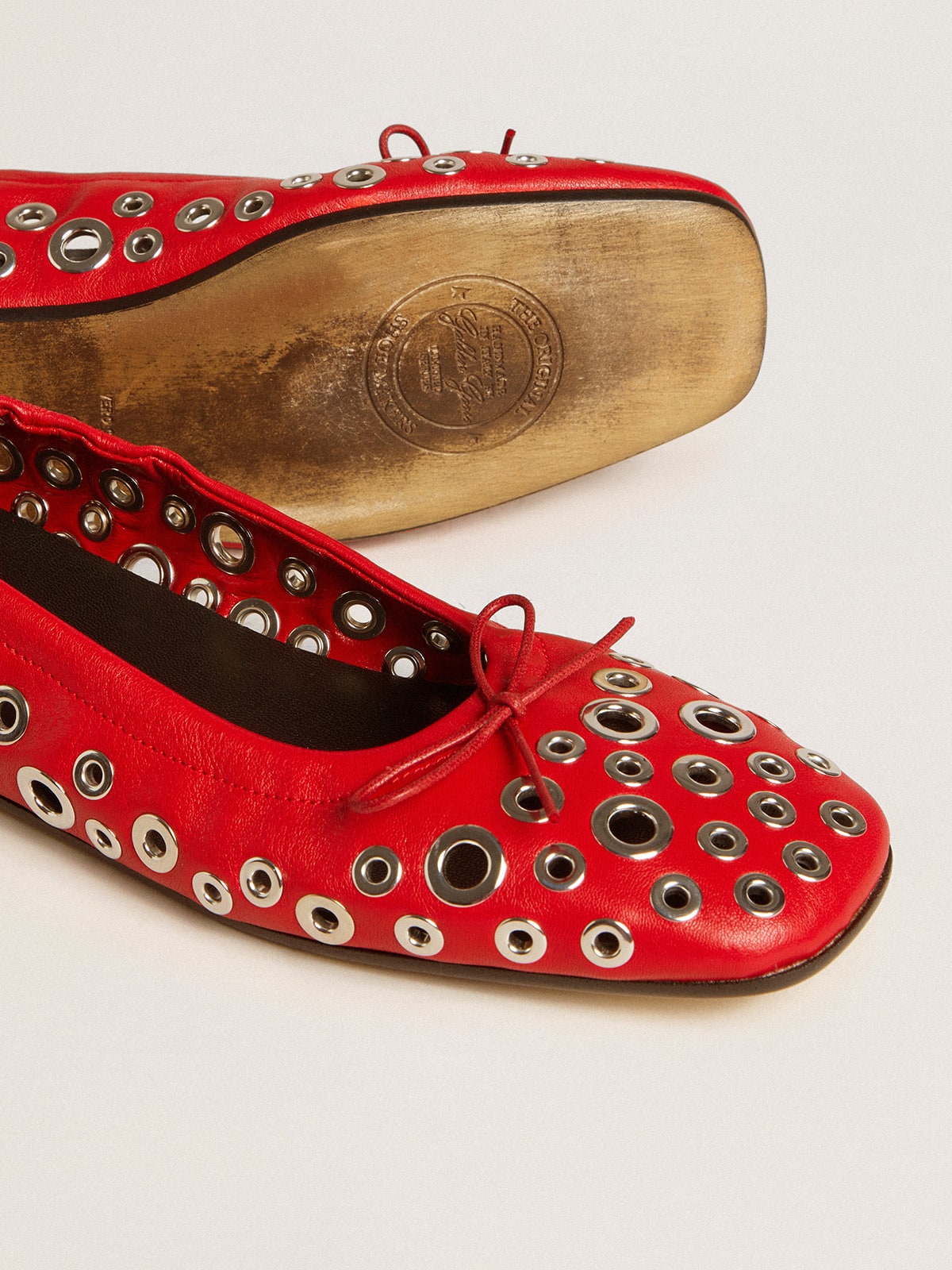 Golden Goose - Bailarinas Amy de napa roja con tachas color plateado  in 