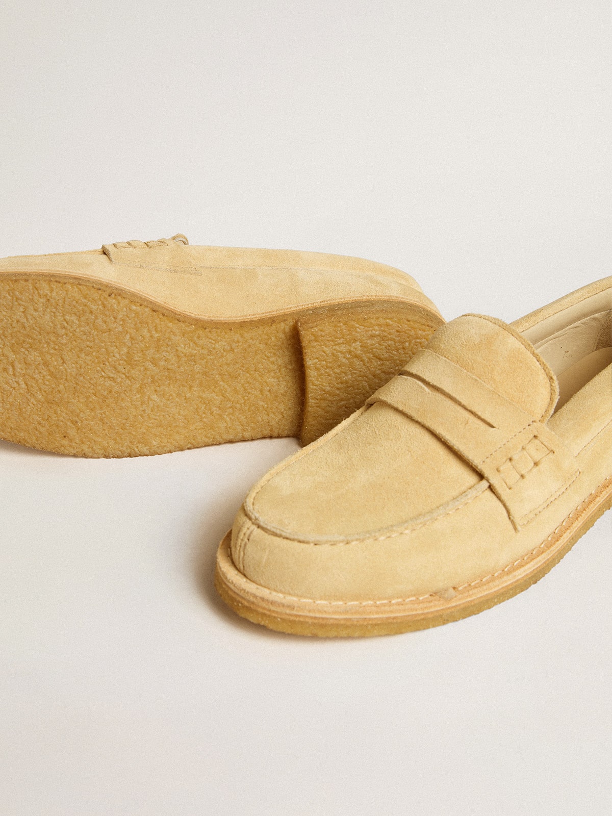 Golden Goose - Mokassin Jerry aus gewachstem Rauleder in Ecru in 
