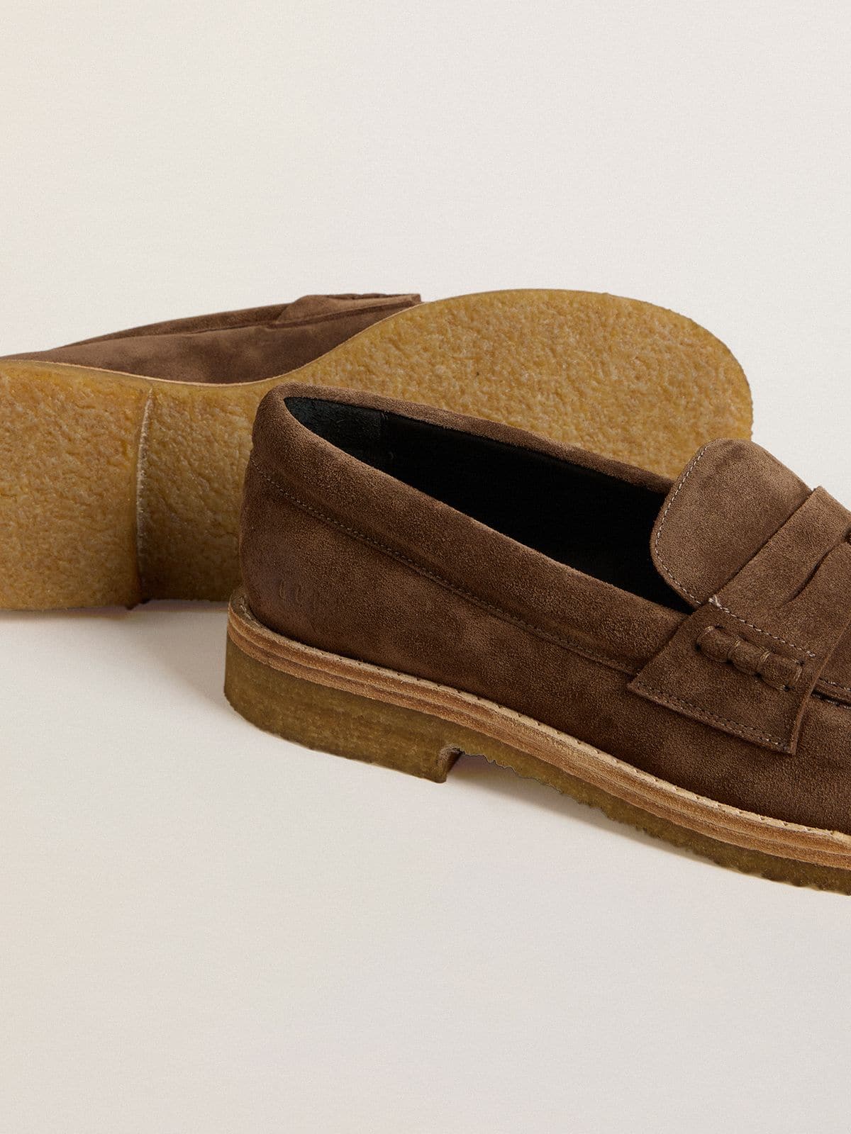 Golden Goose - Mocassins Jerry pour femme en daim gris tourterelle in 
