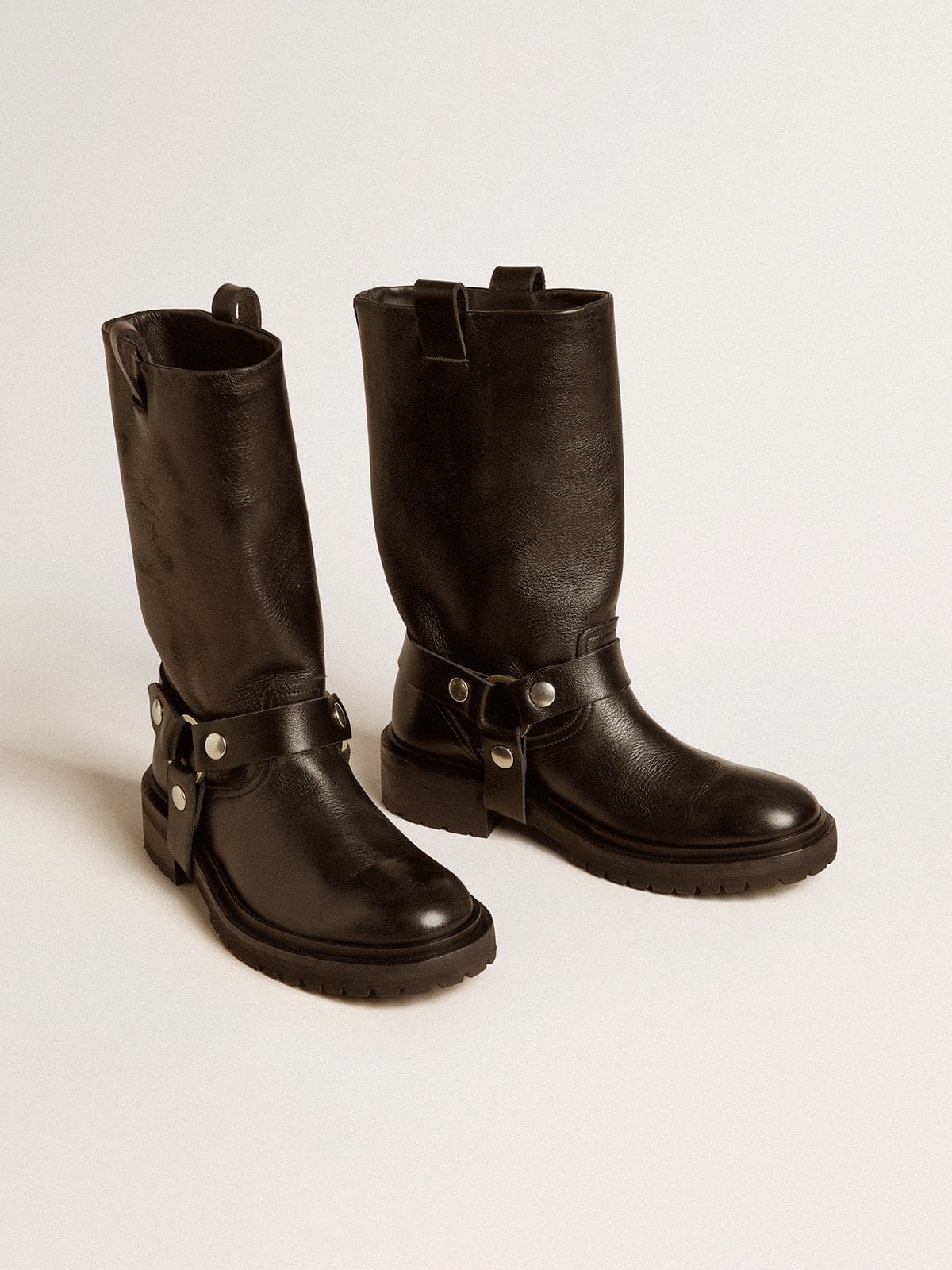 Golden Goose - Bottes Kurt en cuir noir brillant avec boucle et cabochons argentés in 