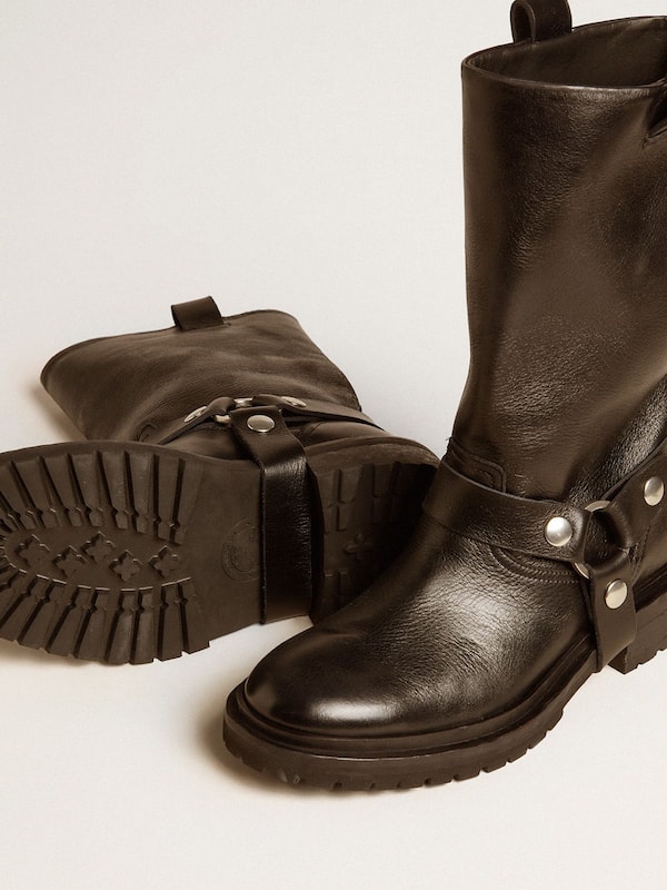 Golden Goose - Kurt boots in glossy black leather with silver-colored buckle and studs in 