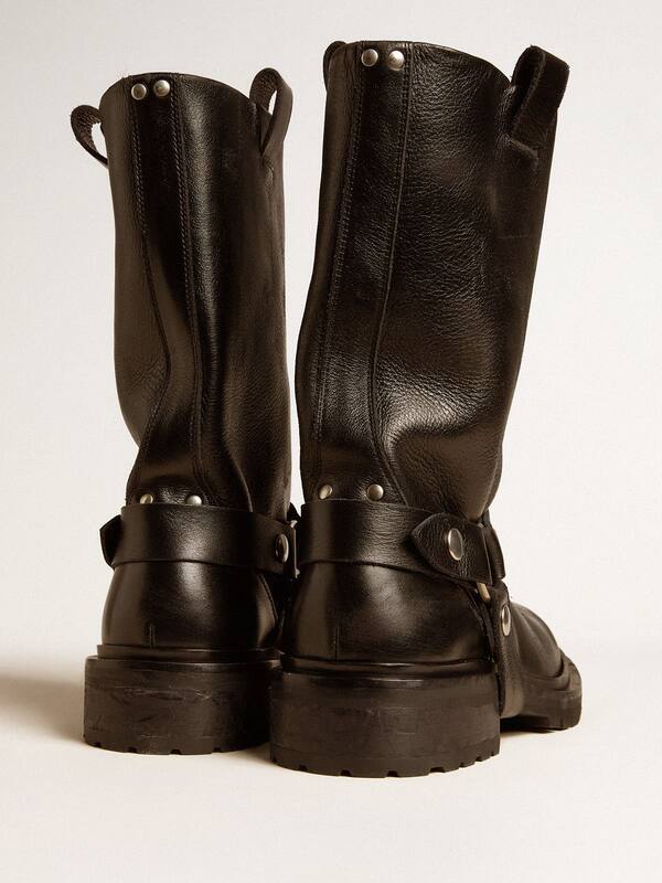 Golden Goose - Kurt boots in glossy black leather with silver-colored buckle and studs in 