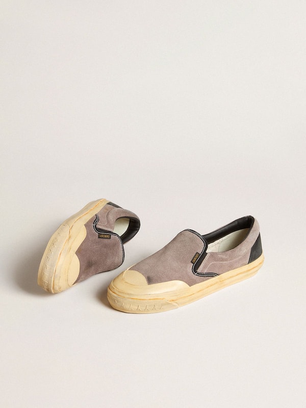 Golden Goose - Women's VCE Penstar in dove-gray suede with black leather heel tab in 