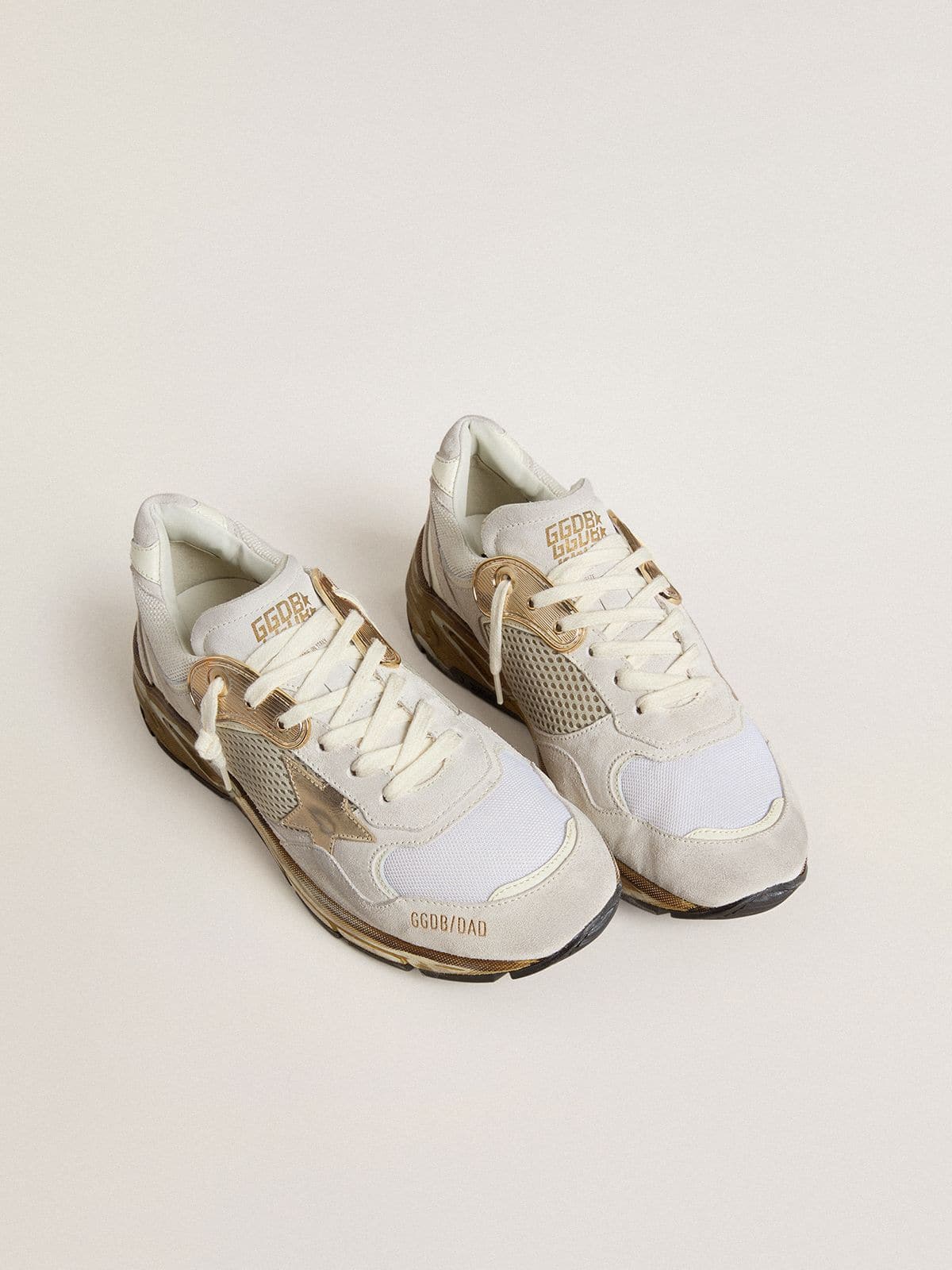 Golden Goose - Dad-Star de malla y ante blanco con estrella laminada dorada in 