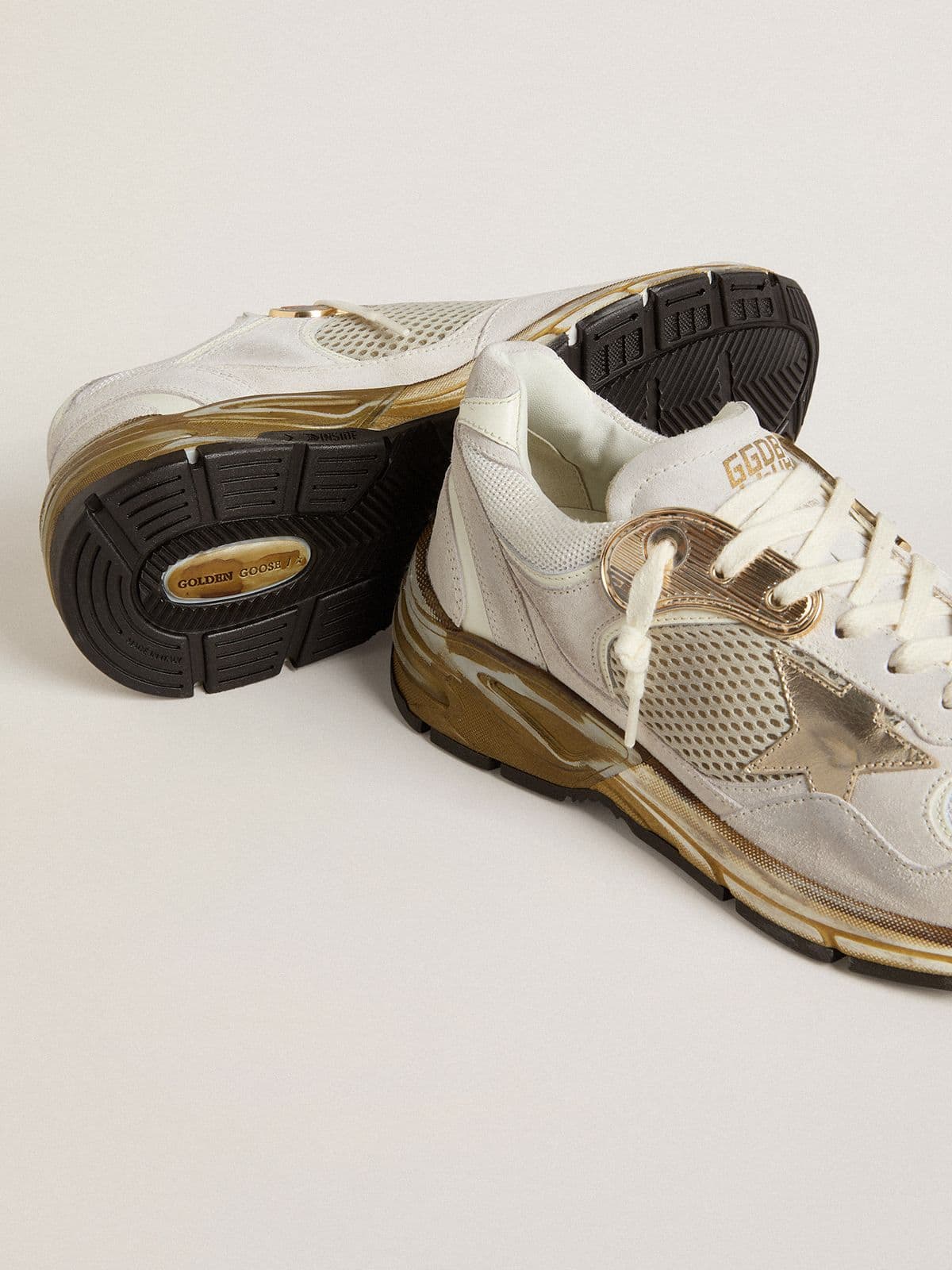 Golden Goose - Dad-Star de malla y ante blanco con estrella laminada dorada in 