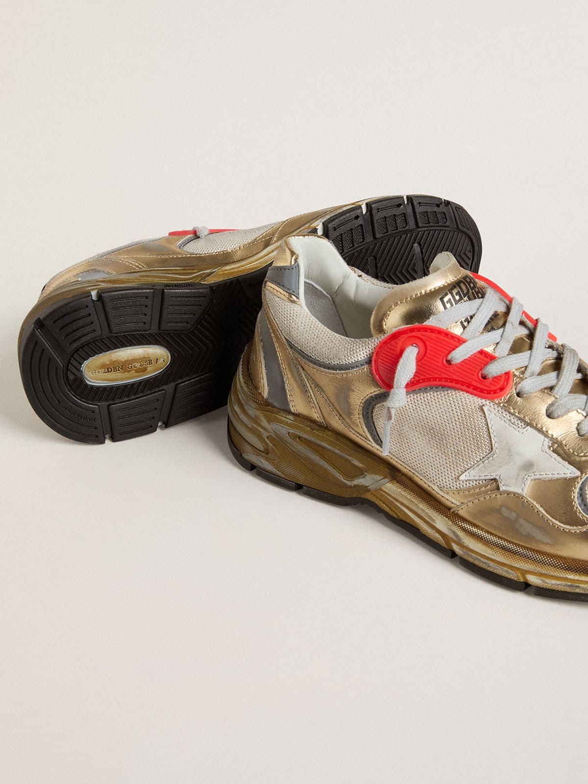 Golden Goose - Dad-Star Damen aus Mesh und goldenem Metallic-Leder mit weißem Lederstern  in 