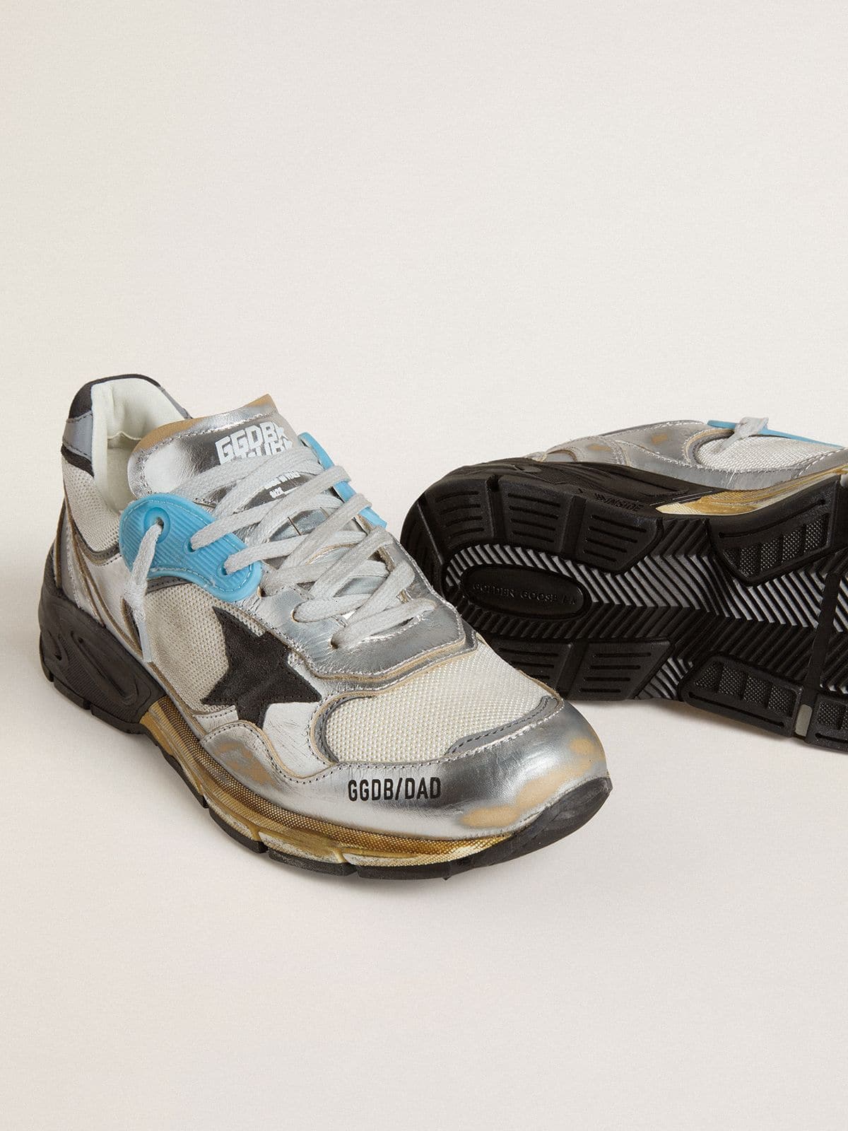 Golden Goose - Dad-Star Damen aus Mesh und silbernem Metallic-Leder mit schwarzem Raulederstern   in 