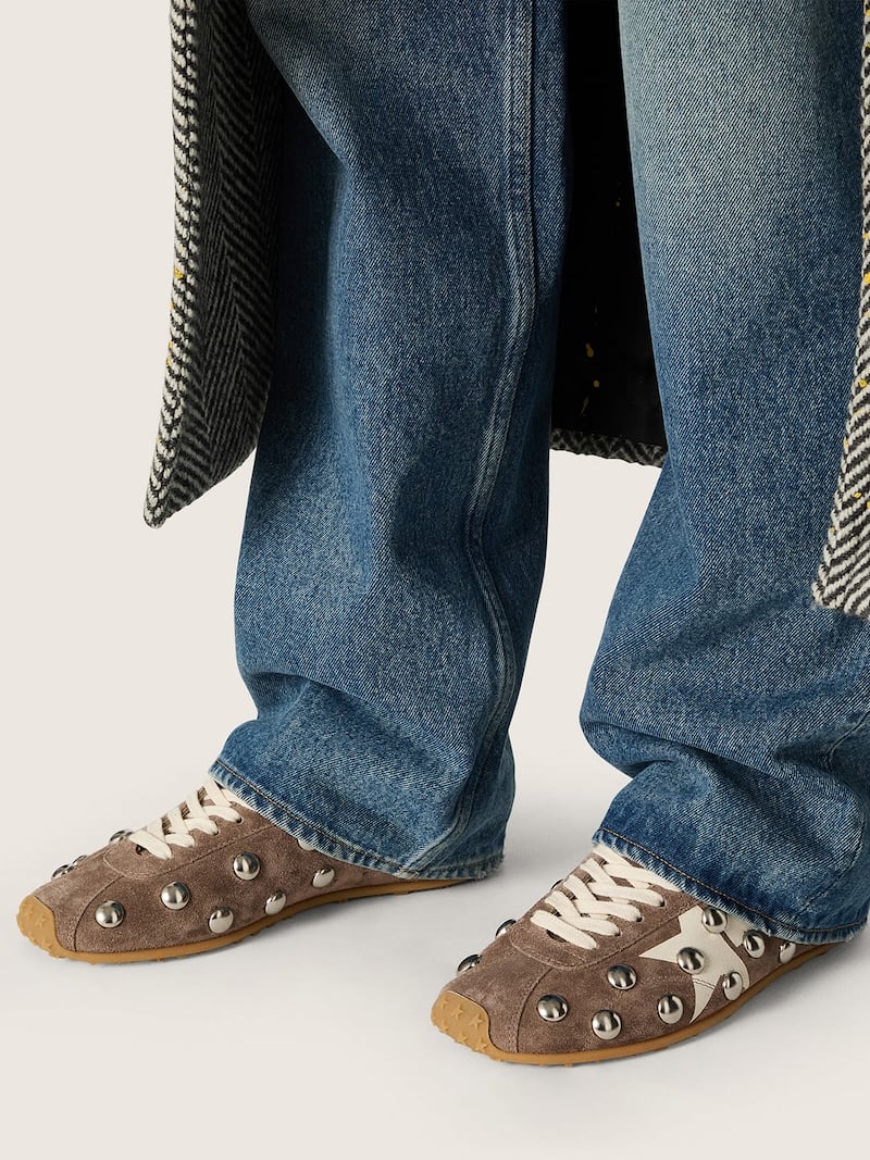 Golden Goose - Women&rsquo;s Marathon Speed in anthracite-gray suede with white star and metal studs in 