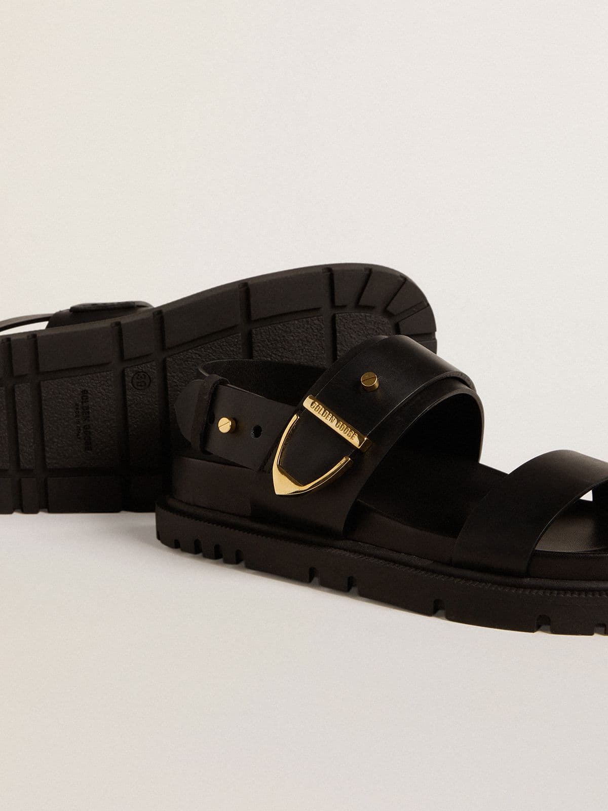 Golden Goose - Sandalo Lucy Donna in pelle lucida nera con fibbia in metallo dorato in 