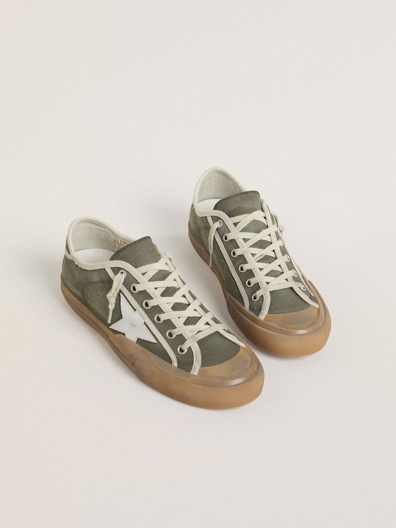 Golden Goose - Super-Star LTD Damen aus gr&uuml;nem Canvas mit Stern aus wei&szlig;em Leder in 