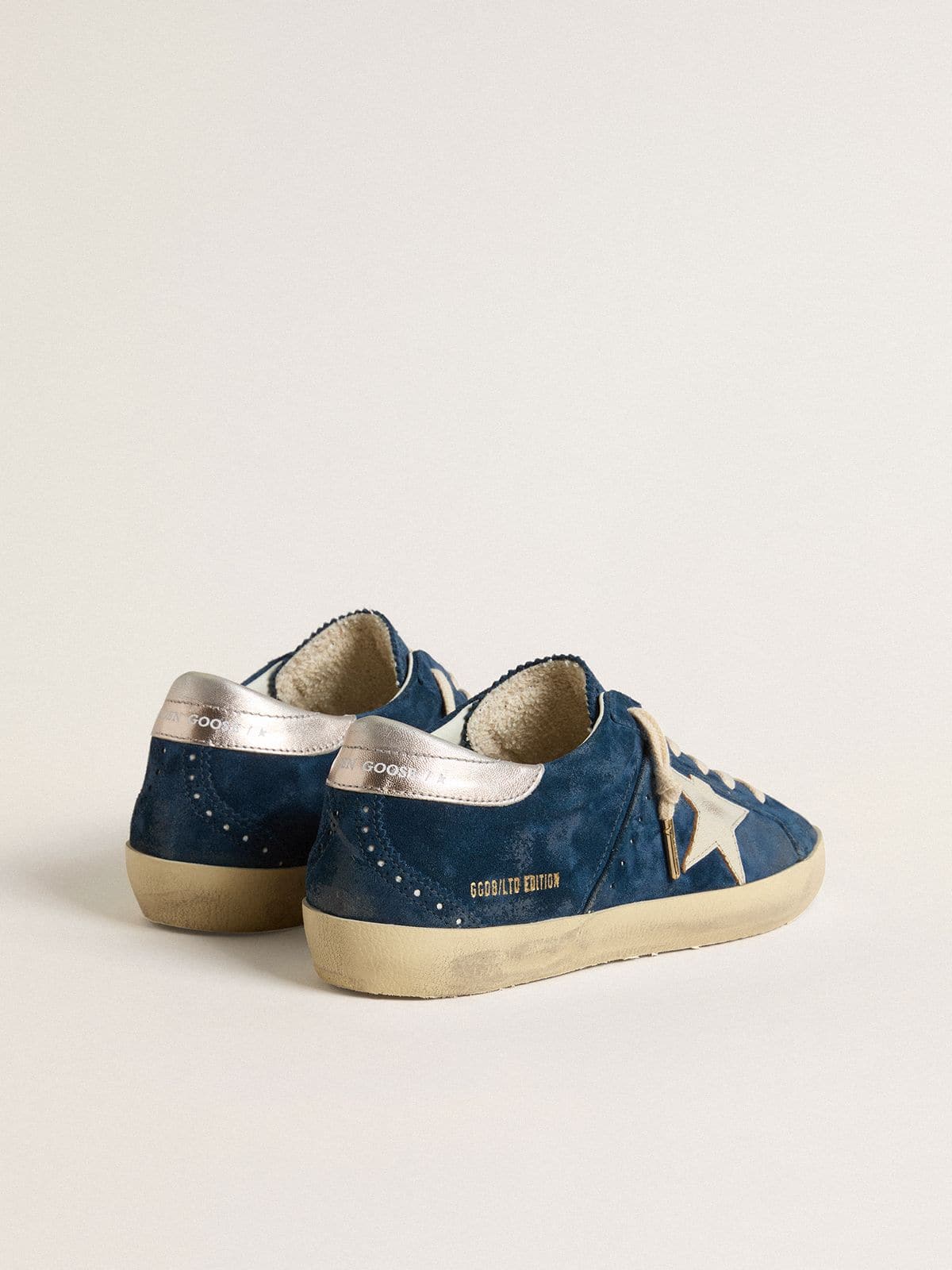 Golden Goose - Super-Star LTD Donna in suede blu con stella bianca in 