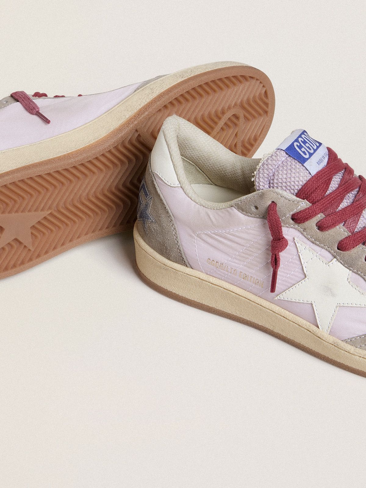 Golden Goose - Ball Star LTD Damen aus lila Nylon mit weißem Lederstern und Rauledereinsätzen in 
