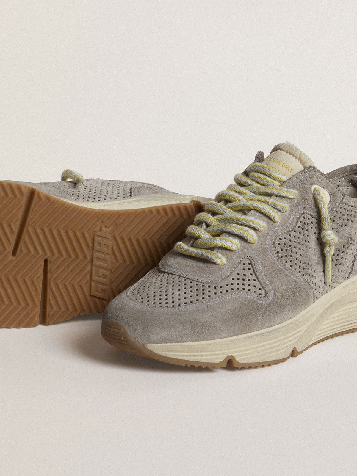 Golden Goose - Running Sole Damen aus grauem Rauleder mit Stern und Ferse aus grauem Rauleder in 