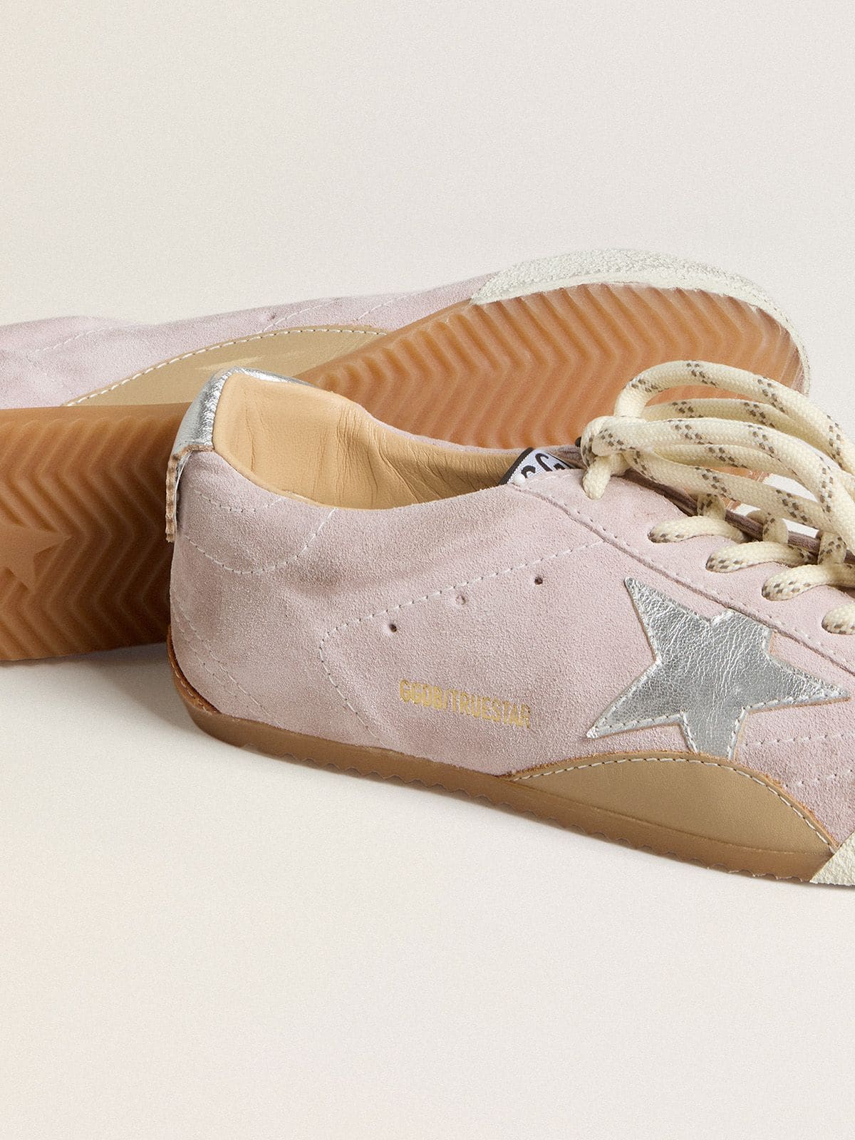 Golden Goose - True-Star Donna in suede rosa pastello con stella e talloncino argento in 