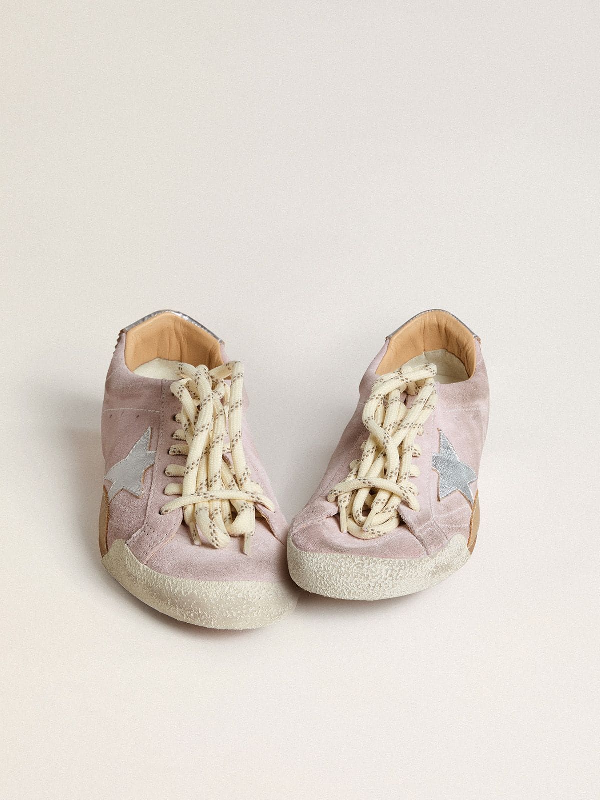Golden Goose - True-Star Donna in suede rosa pastello con stella e talloncino argento in 