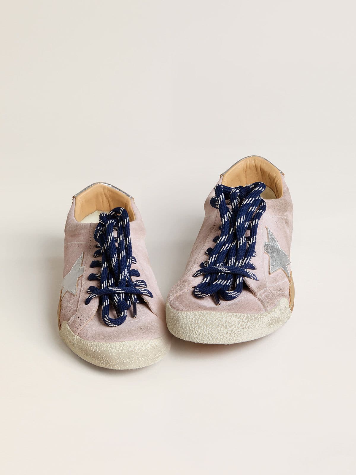 Golden Goose - True-Star Donna in suede rosa pastello con stella e talloncino argento in 
