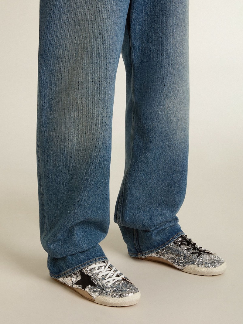 Golden Goose - True-Star Donna in paillettes argento con stella color nero e talloncino in pelle argento in 