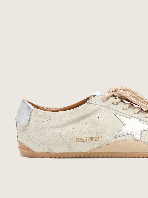 Golden Goose - True-Star Donna in suede grigio chiaro con stella e talloncino laminati argento in 