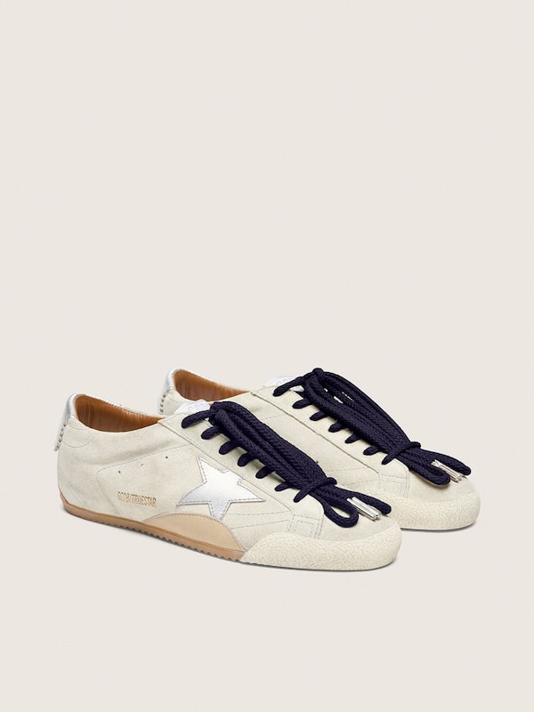 Golden Goose - True-Star Donna in suede grigio chiaro con stella e talloncino laminati argento in 