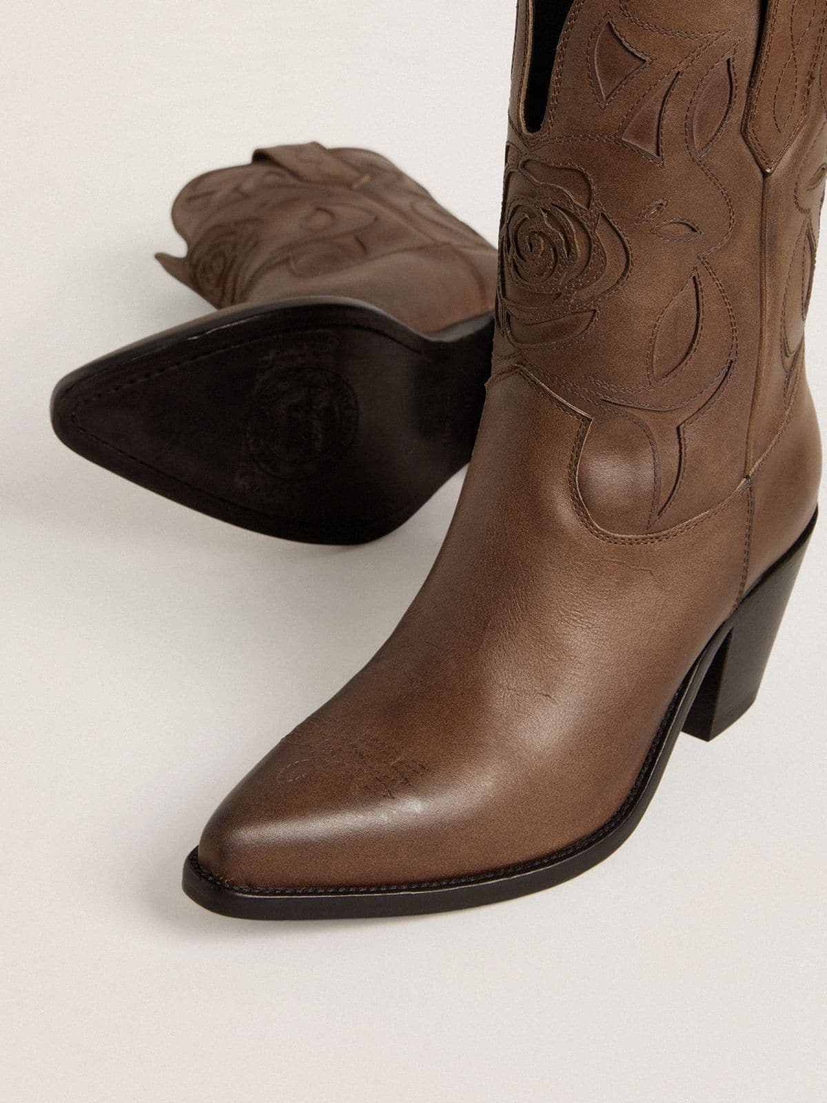 Golden Goose - Botas Wish Star de couro havana-rosado com detalhes embutidos tom sobre tom in 