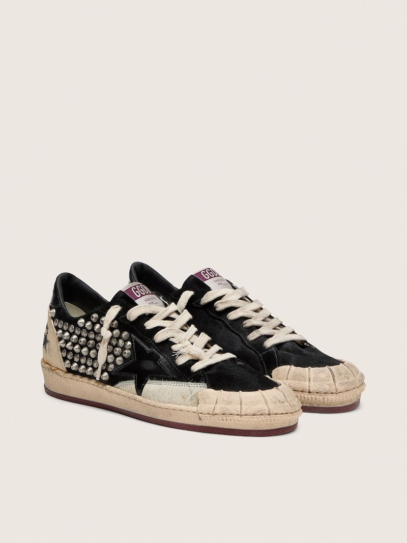 Golden Goose - Ball Star LAB f&uuml;r Damen aus schwarzem Rauleder mit Nieten und Stern aus schwarzem Glanzleder in 