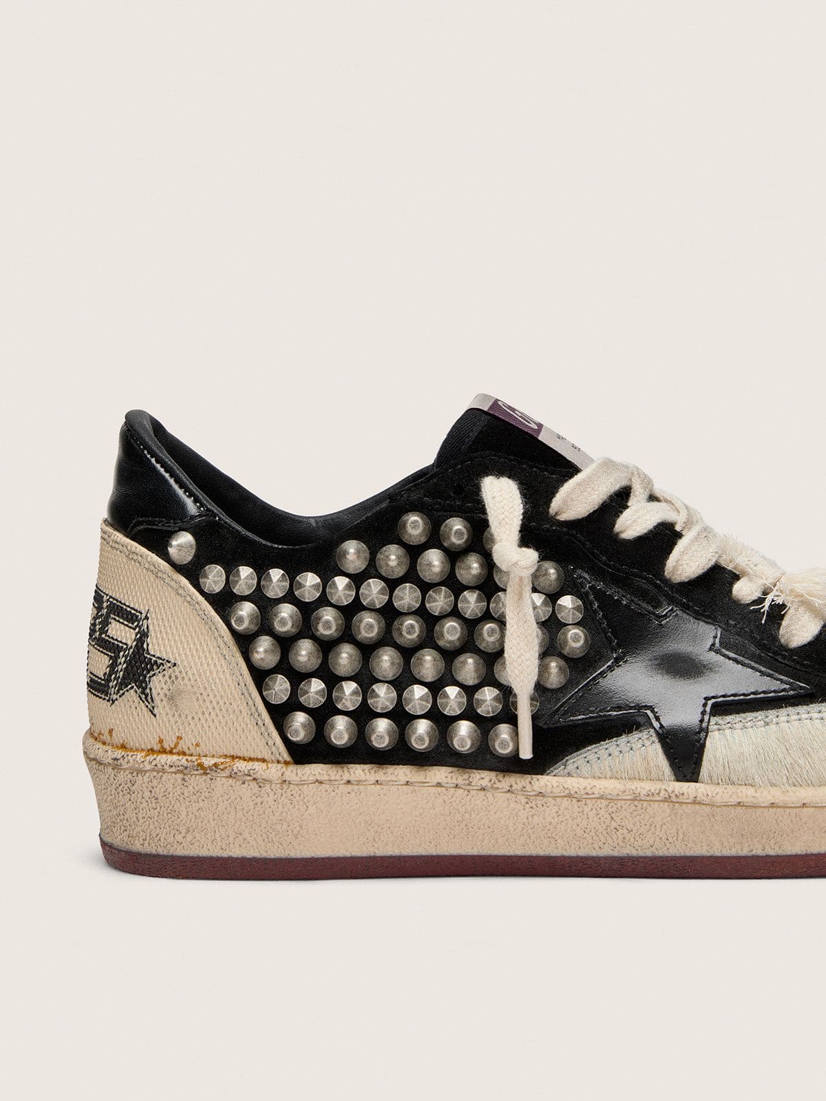 Golden Goose - Ball Star LAB de mujer de ante negro con tachas y estrella de piel brillante negra in 