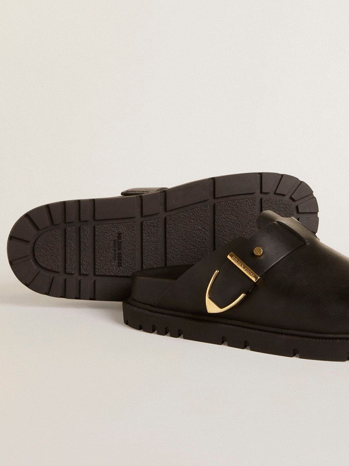 Golden Goose - Sabot Lucy Donna in pelle nera lucida con fibbia in metallo dorato in 