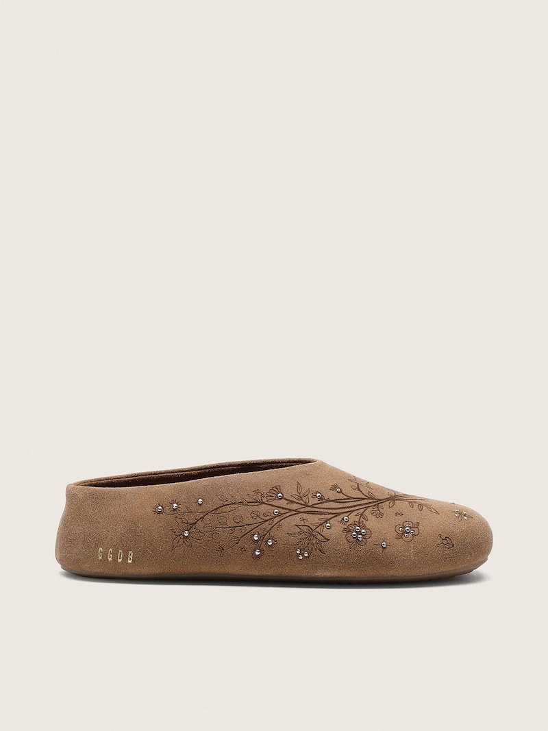 Tierra Damen aus tabakbraunem Rauleder mit floralem Motiv und Nieten