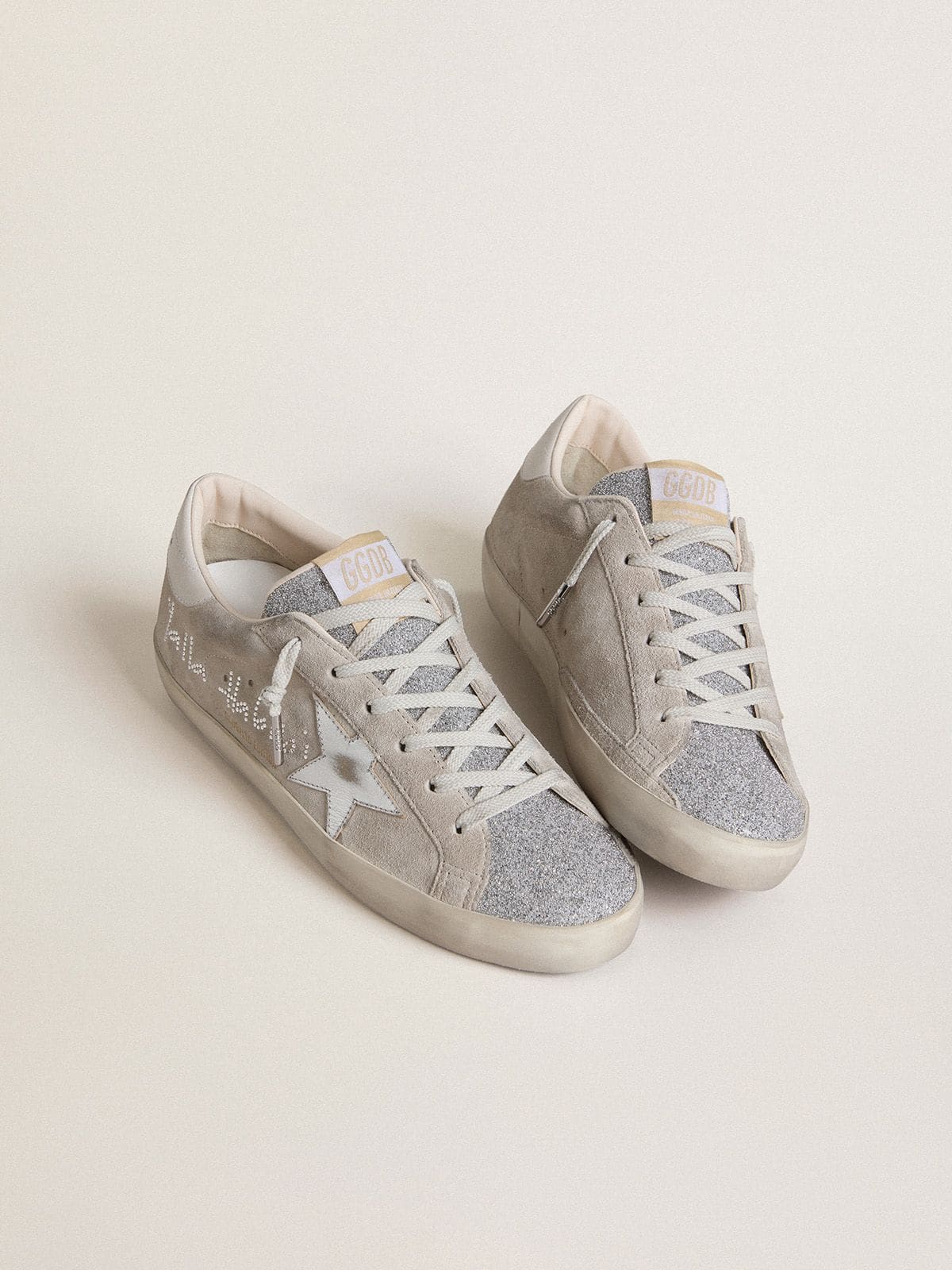 Golden Goose - 限定版 Super-Star レディース スエード（グレー） ラミネートレザースター＆スワロフスキークリスタルタン in 