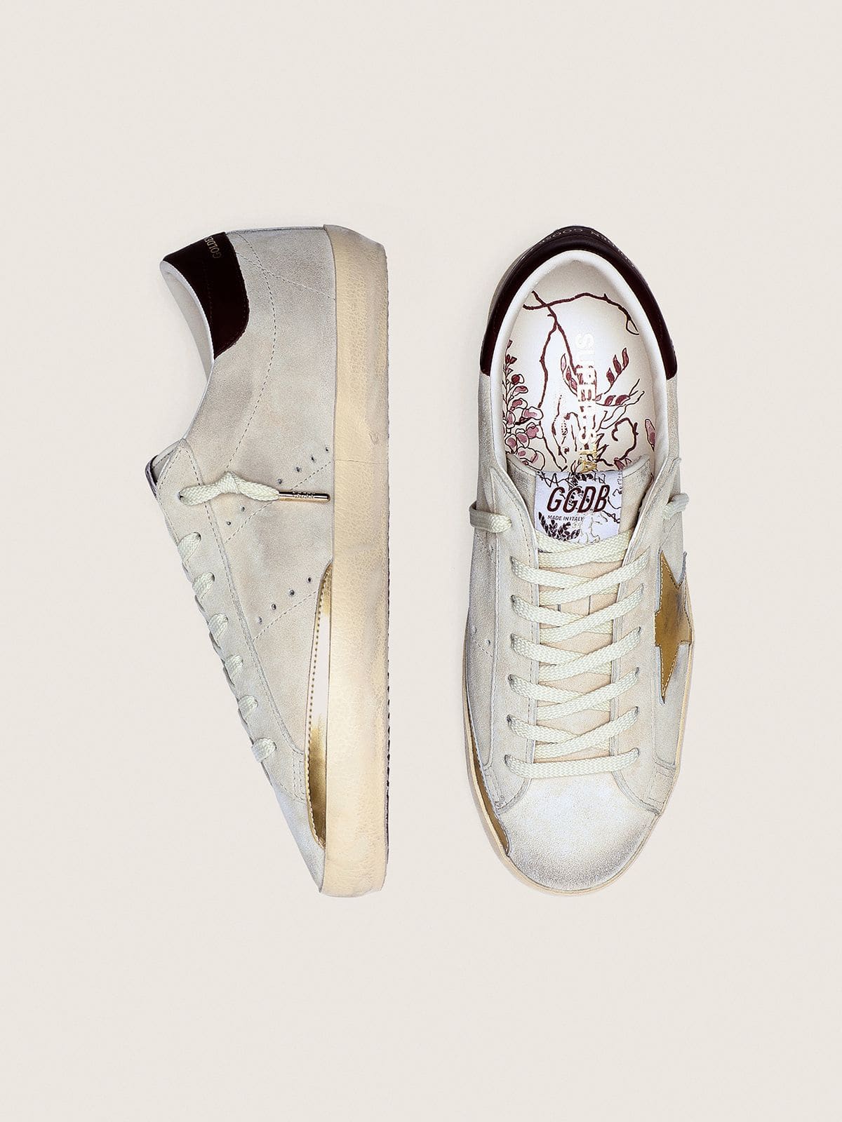 Golden Goose - Super-Star Feminino CNY de suede marfim com estrela de couro met&aacute;lico e tal&atilde;o de couro in 