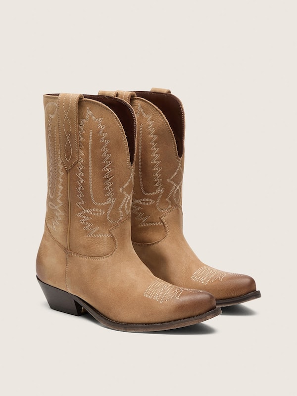 Low Wish Star boots in tobacco-colored suede with heel