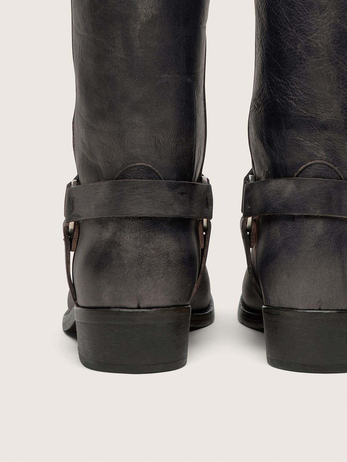 Golden Goose - Hoher Damen-Bikerstiefel aus schwarzem Leder mit Riemen und silberfarbener Schnalle in 