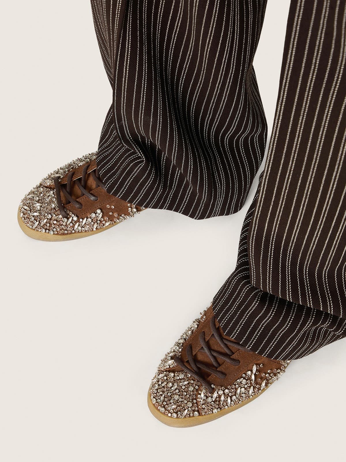 Golden Goose - Super-Star LTD donna in suede marrone con stella ricamata in ton-sur-ton e strass argento in 