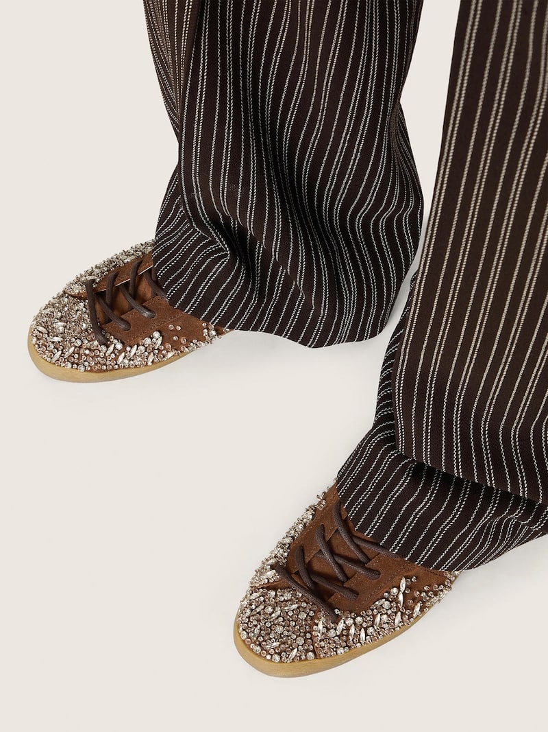 Golden Goose - Super-Star LTD Damen aus braunem Rauleder mit Ton-in-Ton Stickstern und silberfarbenen Strasssteinen in 