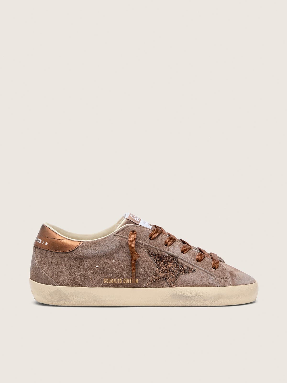 Golden Goose - Super-Star LTD Damen aus braunem Rauleder mit braunem Glitzerstern in 