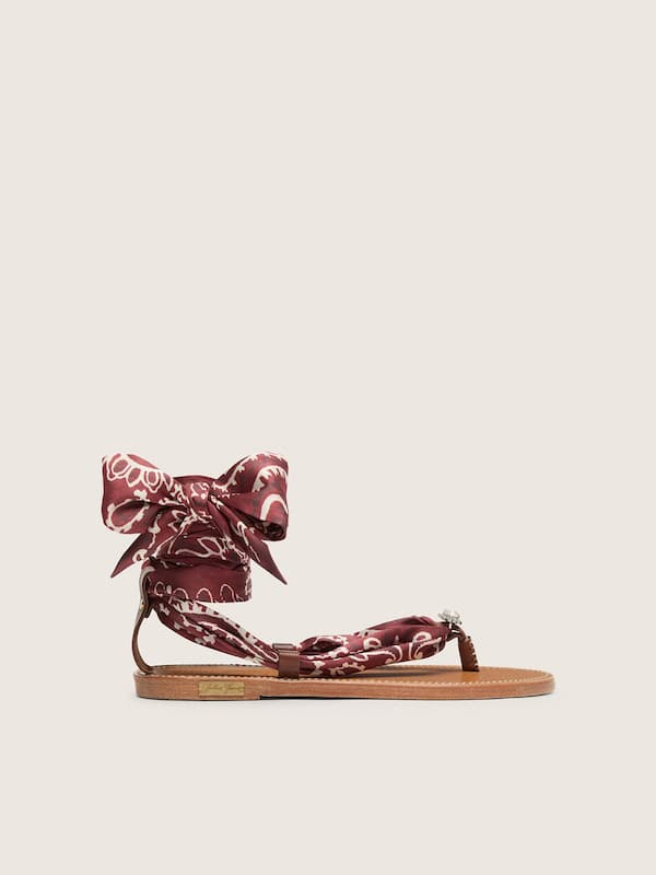 Golden Goose - Flache Damensandale mit bordeauxfarbenem Paisleymuster und Schmuckdetail in 
