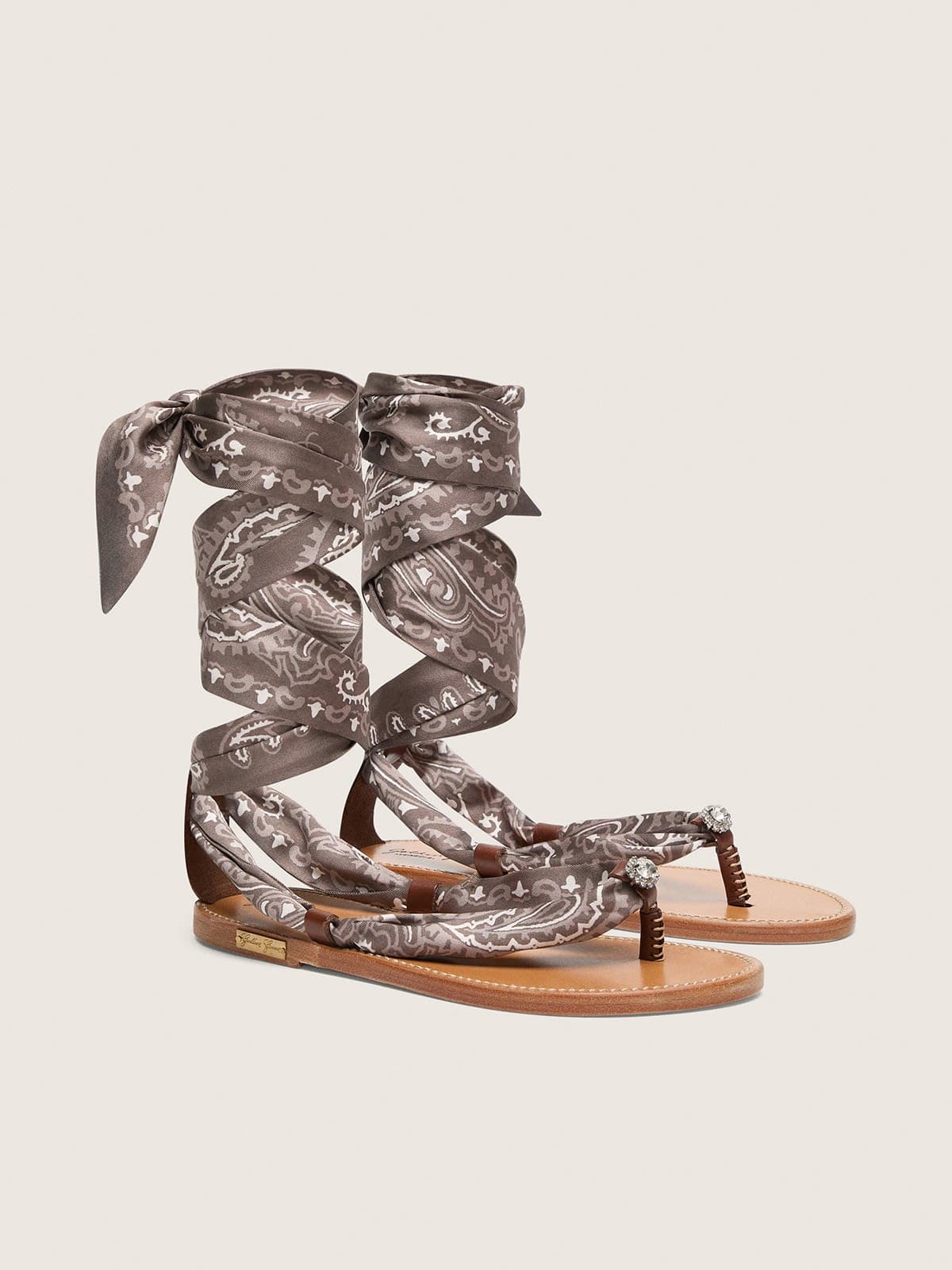 Golden Goose - Flache Damensandale mit grauem Paisleymuster und Schmuckdetail in 