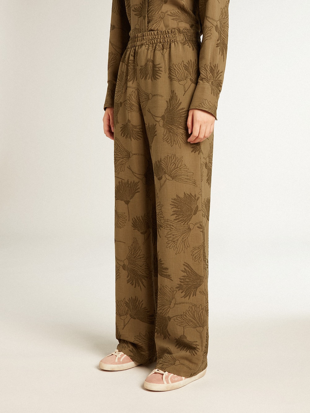 Golden Goose - Women's olive-colored viscose-cotton blend pants with floral pattern in 